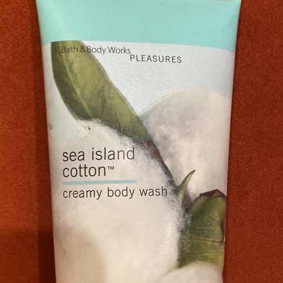 Bath & Body Works Sea Island Cotton Creamy Body Wash - White and Green - Picture 2 of 6